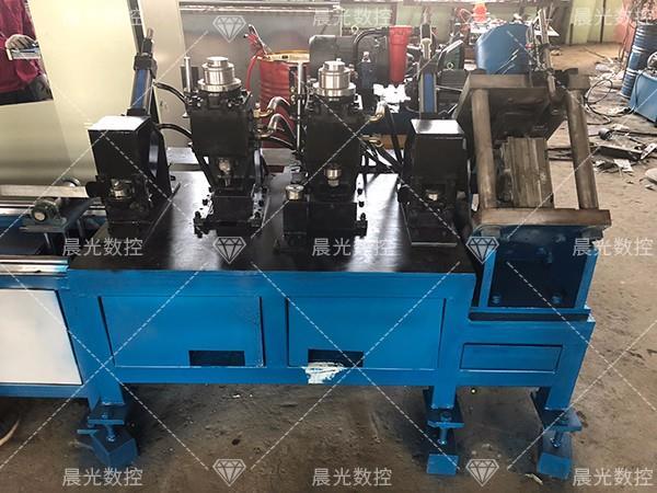 角鋼沖孔機出現(xiàn)噪音怎么辦？