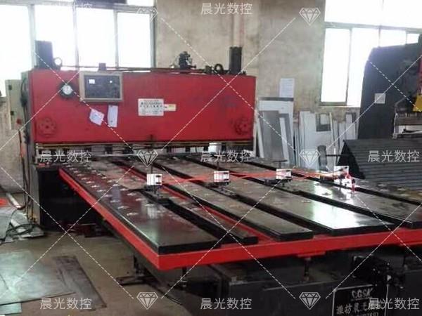 數(shù)控剪板前送料機有哪些優(yōu)勢？